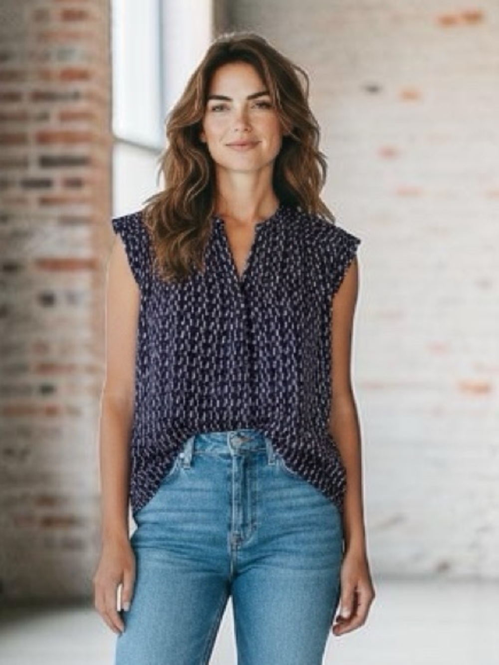 Sleeveless Navy Patterned V-Neck Top size L -  Banana Republic sku 155
